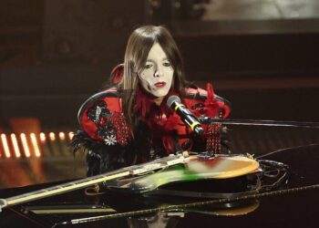 Lucio Corsi representará a Italia en Eurovisión 2025 tras la renuncia de Olly